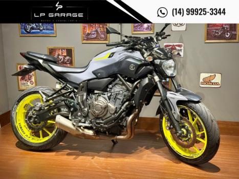 YAMAHA MT-07 700 ABS, Foto 2