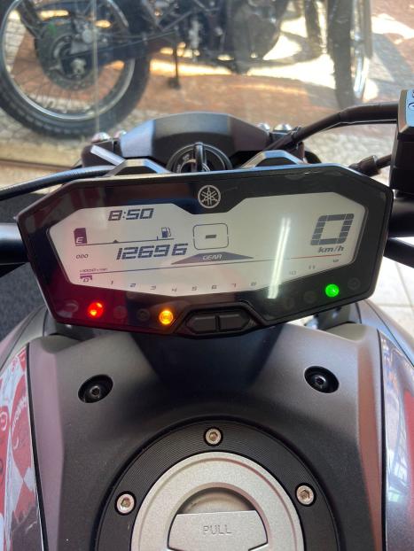 YAMAHA MT-07 700 ABS, Foto 2