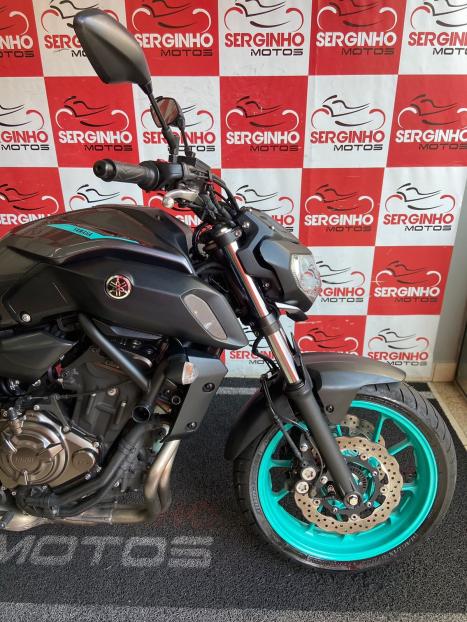 YAMAHA MT-07 700 ABS, Foto 3