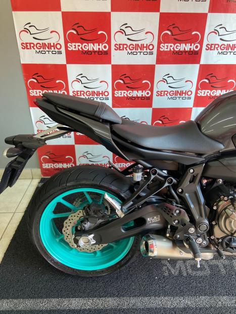 YAMAHA MT-07 700 ABS, Foto 4
