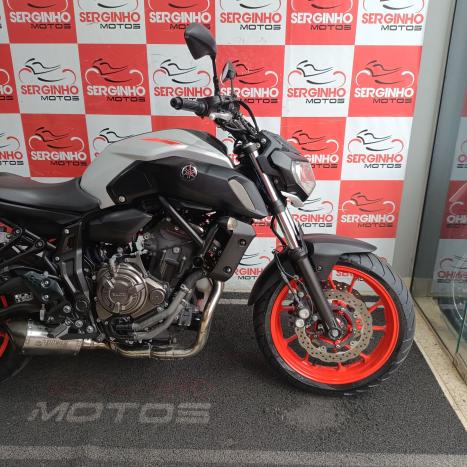 YAMAHA MT-07 700 ABS, Foto 3