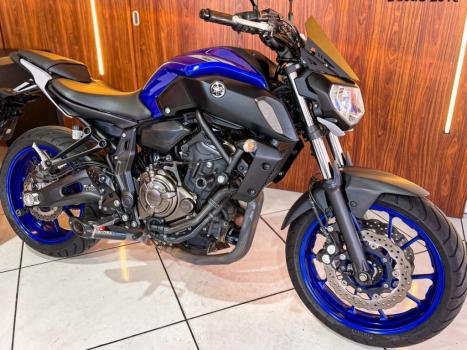 YAMAHA MT-07 700 ABS, Foto 3