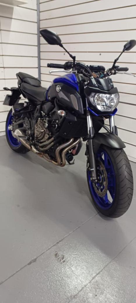 YAMAHA MT-07 700 ABS, Foto 2