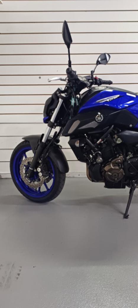 YAMAHA MT-07 700 ABS, Foto 3