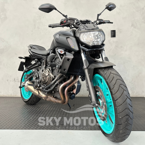 YAMAHA MT-07 700 ABS, Foto 4