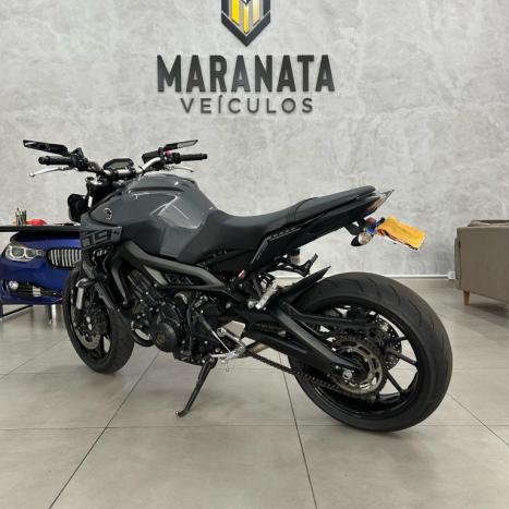 YAMAHA MT-09 850 , Foto 3