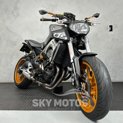 YAMAHA MT-09 850 , Foto 3