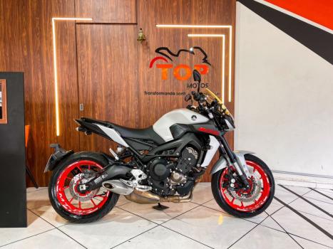 YAMAHA MT-09 850 ABS, Foto 1