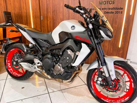 YAMAHA MT-09 850 ABS, Foto 3