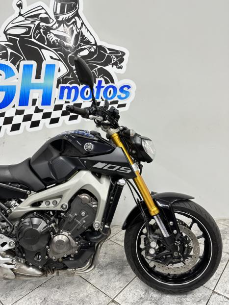 YAMAHA MT-09 850 ABS, Foto 2