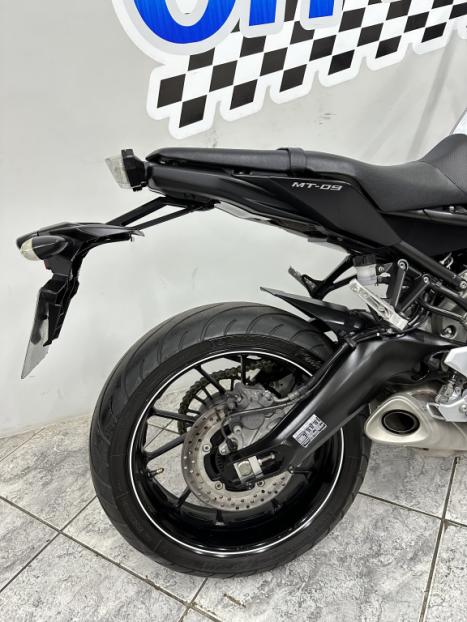 YAMAHA MT-09 850 ABS, Foto 4