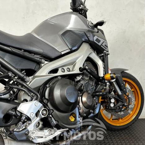 YAMAHA MT-09 850 ABS, Foto 1