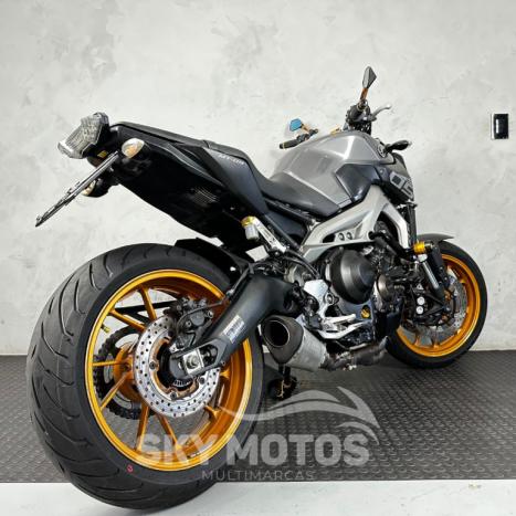 YAMAHA MT-09 850 ABS, Foto 2