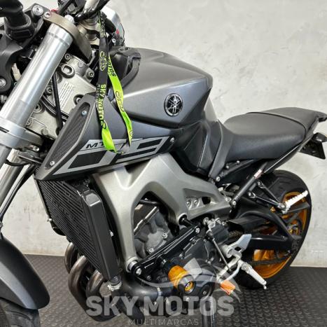 YAMAHA MT-09 850 ABS, Foto 9