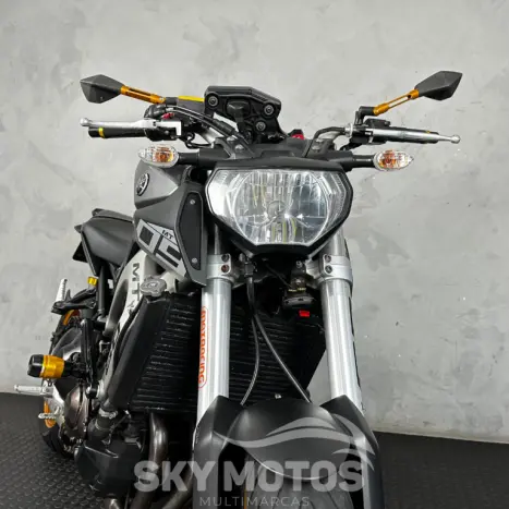 YAMAHA MT-09 850 ABS, Foto 4