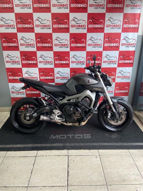 YAMAHA MT-09 850 ABS, Foto 1