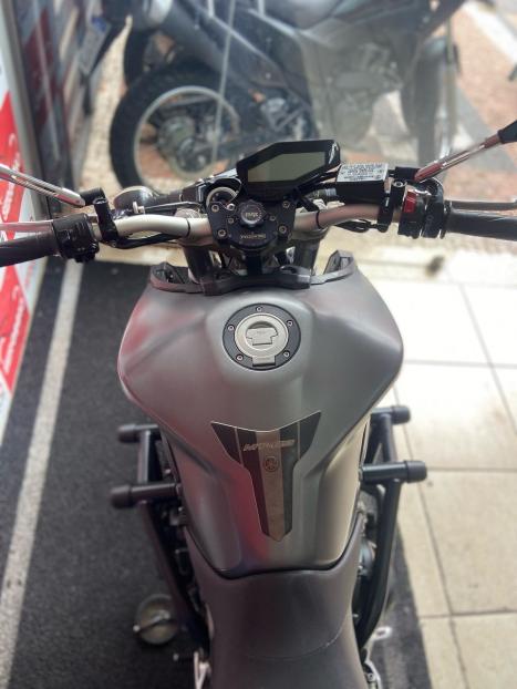 YAMAHA MT-09 850 ABS, Foto 3
