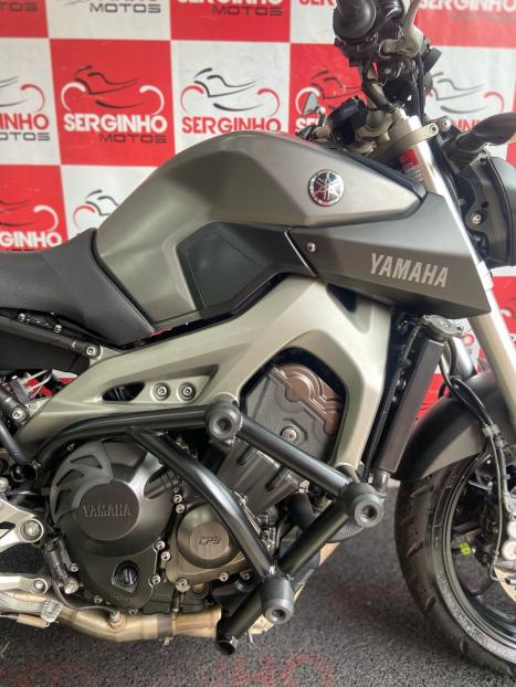 YAMAHA MT-09 850 ABS, Foto 4