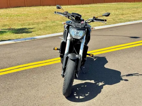 YAMAHA MT-09 850 ABS, Foto 3
