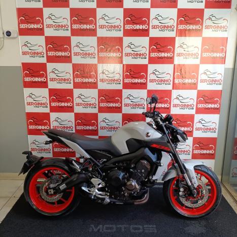 YAMAHA MT-09 850 ABS, Foto 1