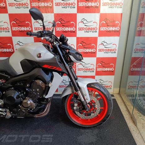 YAMAHA MT-09 850 ABS, Foto 2