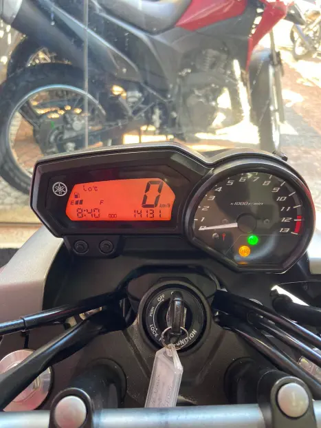 YAMAHA XJ6 600 F, Foto 2