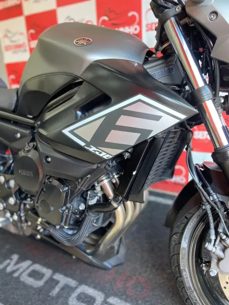 YAMAHA XJ6 600 F, Foto 4