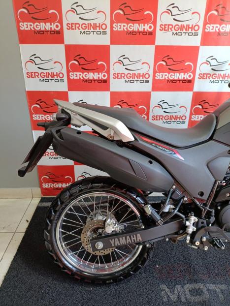 YAMAHA XTZ 125 E, Foto 4