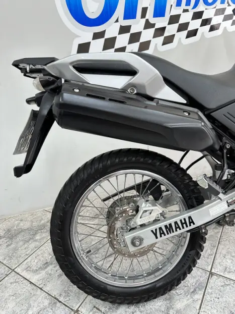 YAMAHA XTZ 250 TENER, Foto 4