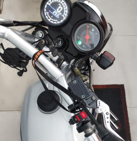 YAMAHA YBR 125 E, Foto 4