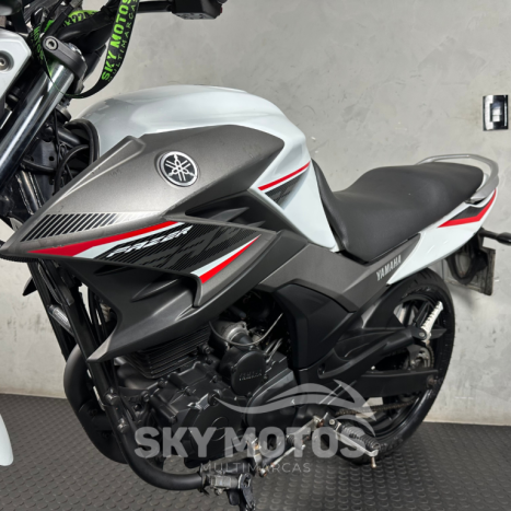 YAMAHA YS Fazer 250 , Foto 14