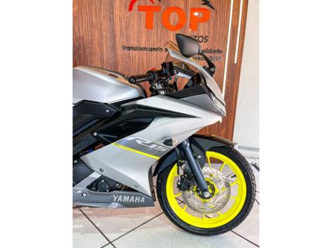 YAMAHA YZF R15 150 ABS, Foto 2