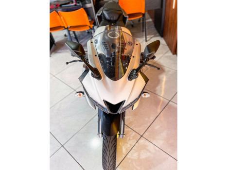 YAMAHA YZF R15 150 ABS, Foto 4