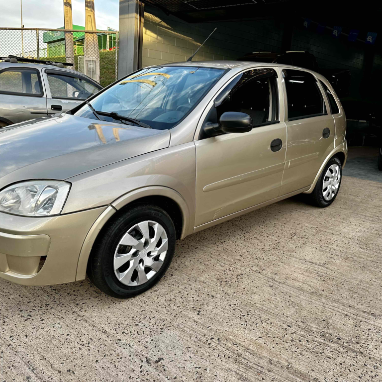 Comprar Hatch Chevrolet Corsa Hatch 1.4 4P Maxx Flex Dourado 2012 em ...