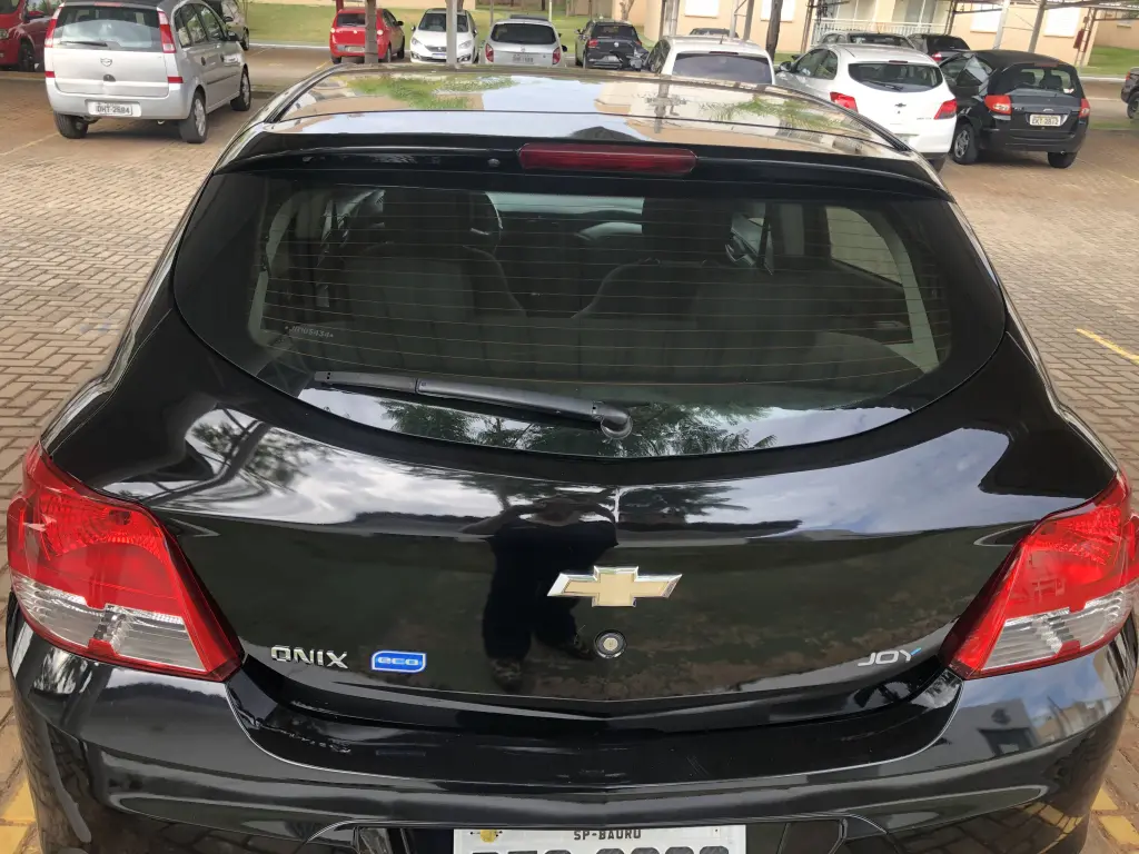Comprar Hatch Chevrolet Onix Hatch 1.0 4P Flex Joy Preto 2018 em