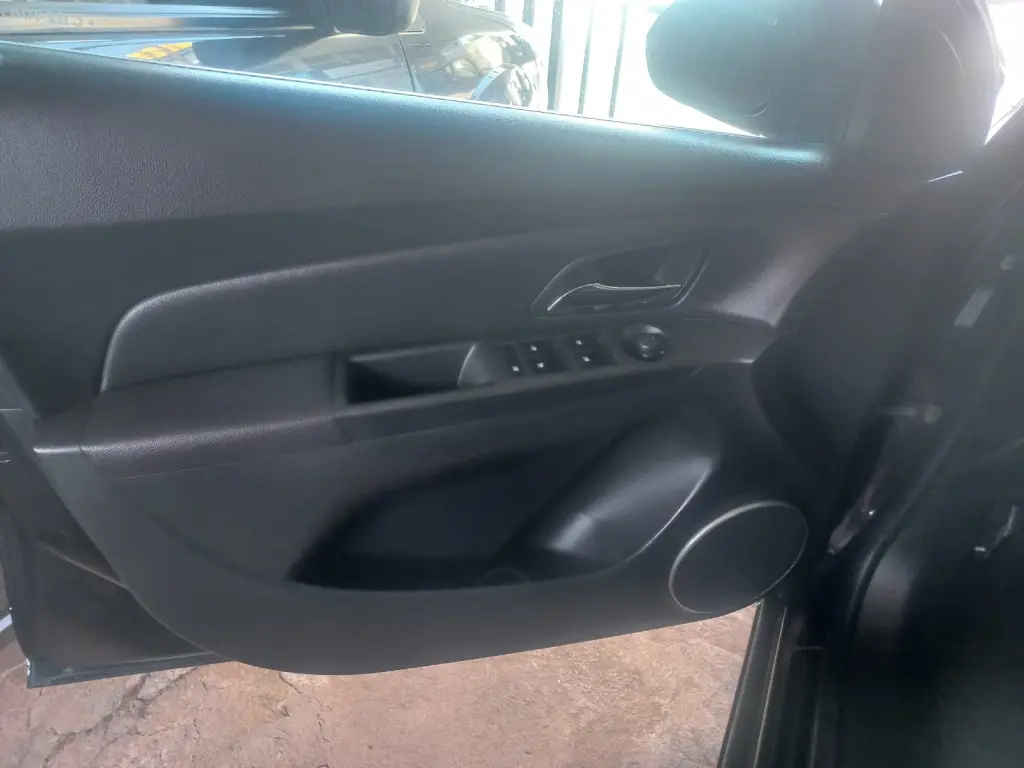 CHEVROLET Cruze Sedan - Foto