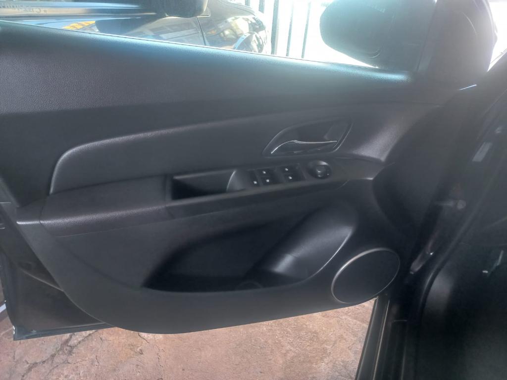 CHEVROLET Cruze Sedan - Foto