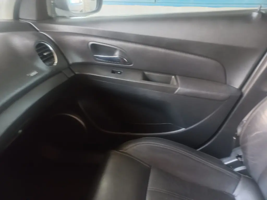 CHEVROLET Cruze Sedan - Foto