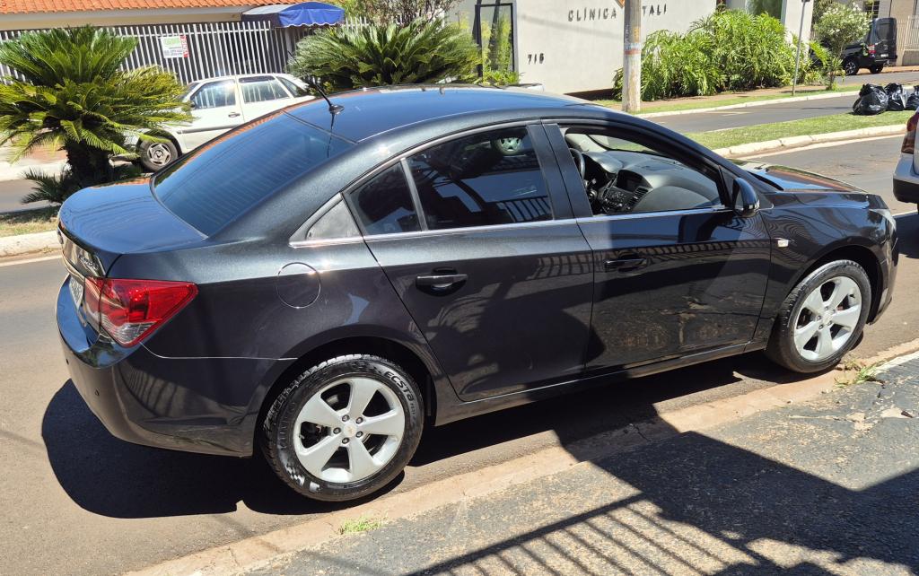 CHEVROLET Cruze Sedan - Foto