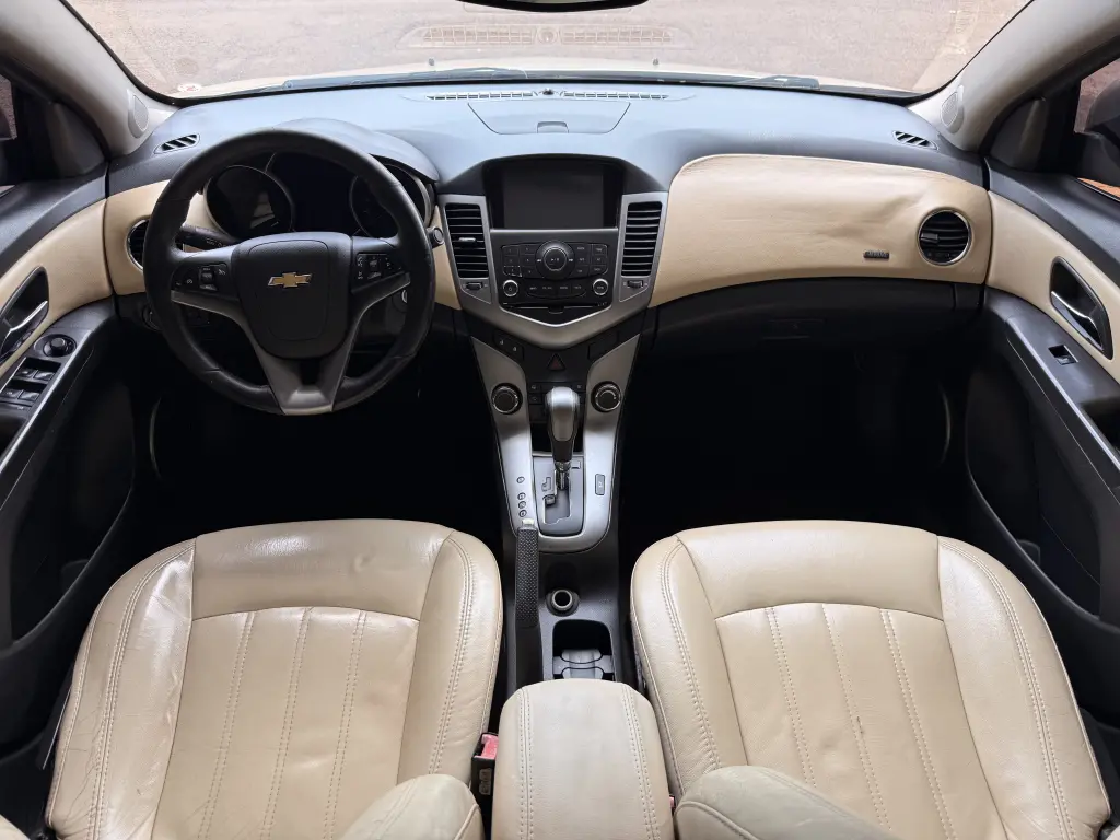 CHEVROLET Cruze Sedan - Foto