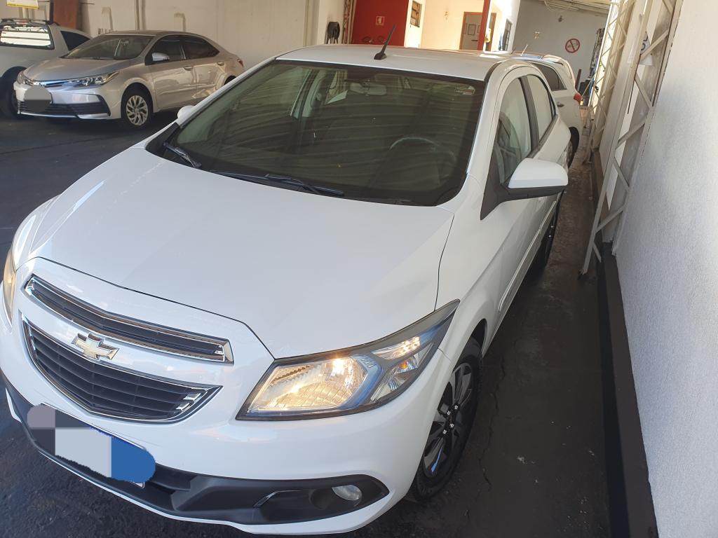 CHEVROLET Onix Hatch - Foto