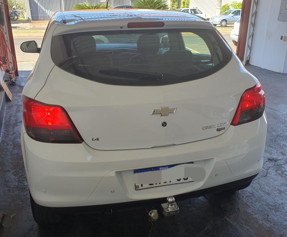 CHEVROLET Onix Hatch - Foto