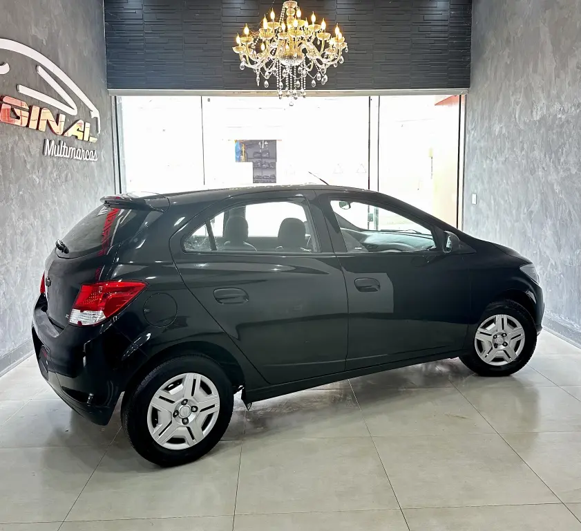 CHEVROLET Onix Hatch - Foto