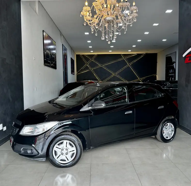 CHEVROLET Onix Hatch - Foto