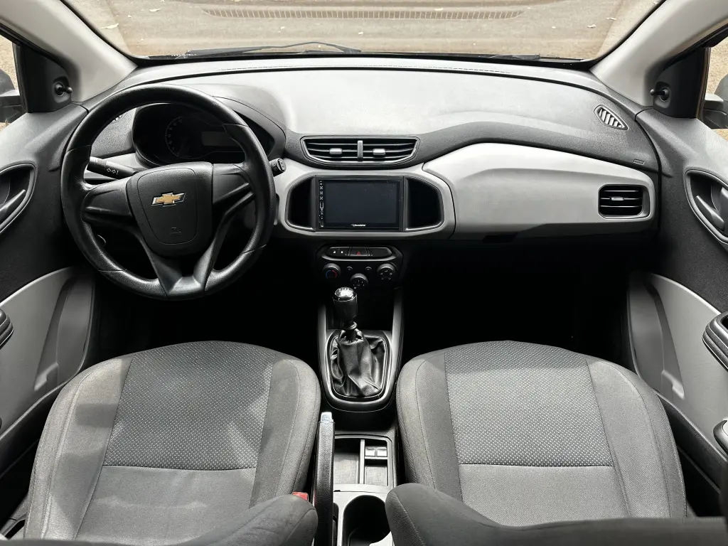 CHEVROLET Onix Hatch - Foto