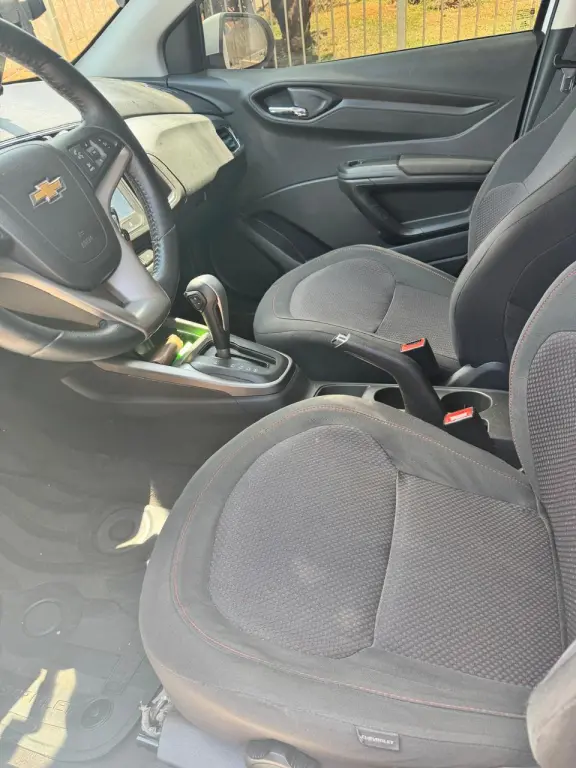 CHEVROLET Onix Hatch - Foto