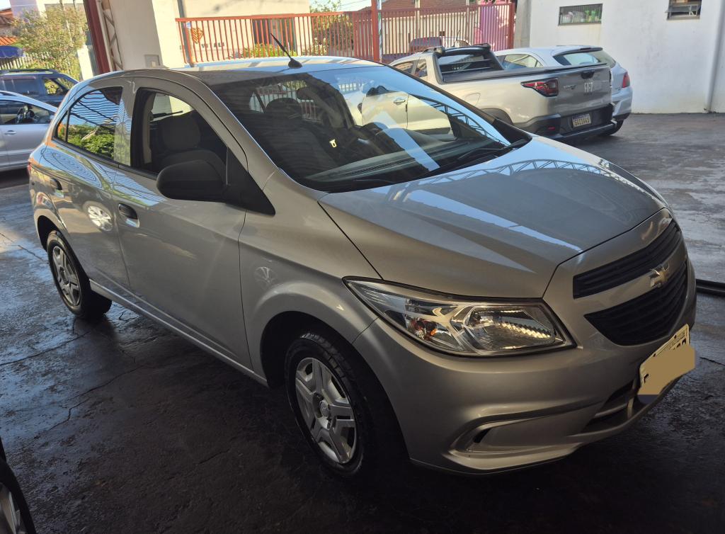 CHEVROLET Onix Hatch - Foto