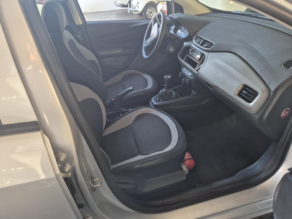 CHEVROLET Onix Hatch - Foto