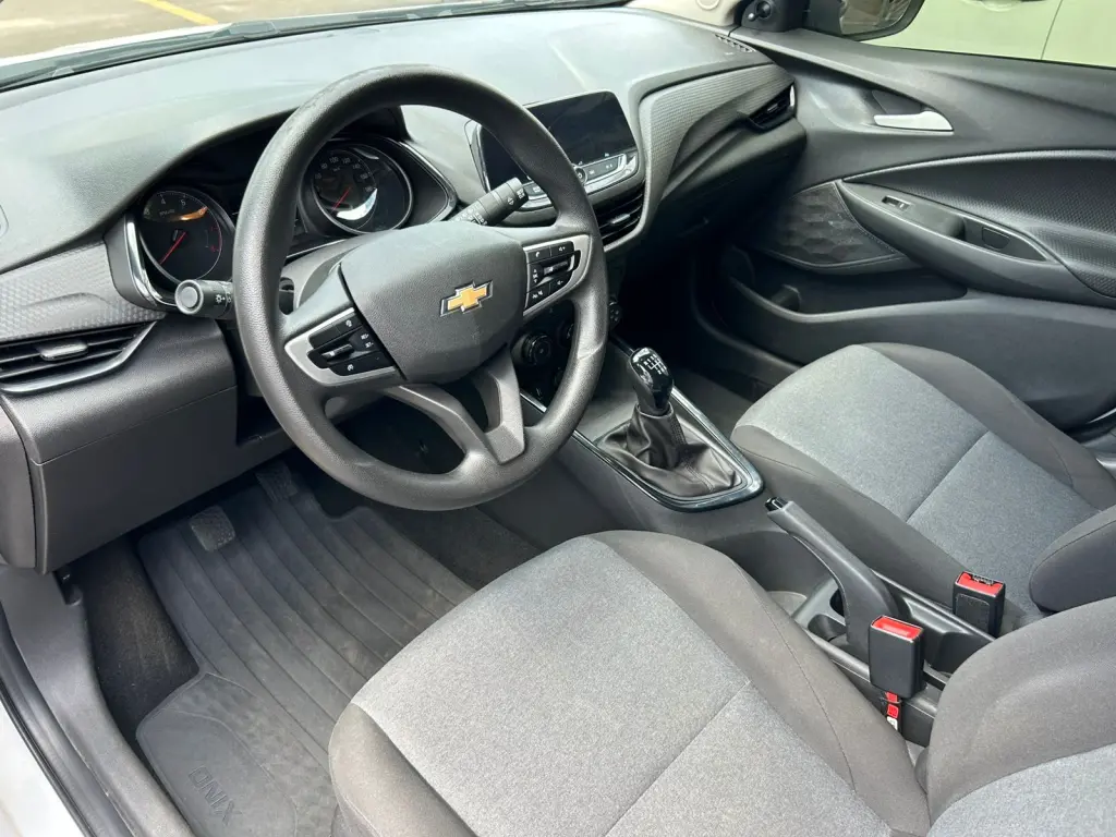 CHEVROLET Onix Hatch - Foto