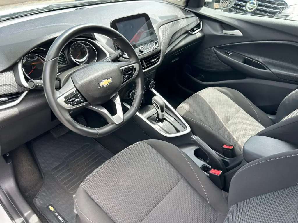 CHEVROLET Onix Hatch - Foto